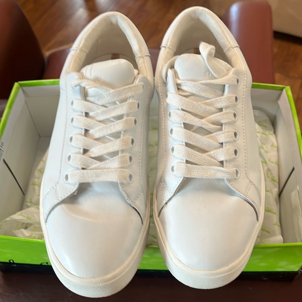 Women’s Sam Eldeman “Ethyl” white leather sneakers. Worn3-4 times.